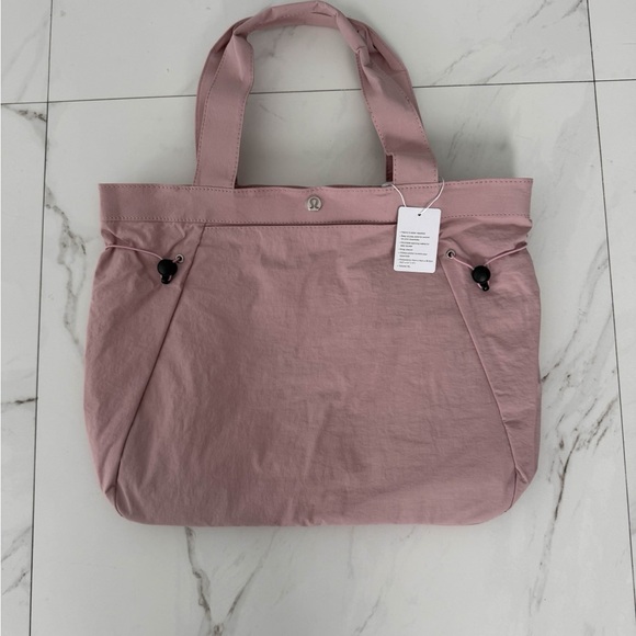lululemon athletica Handbags - Lululemon Tote Bag 18L
